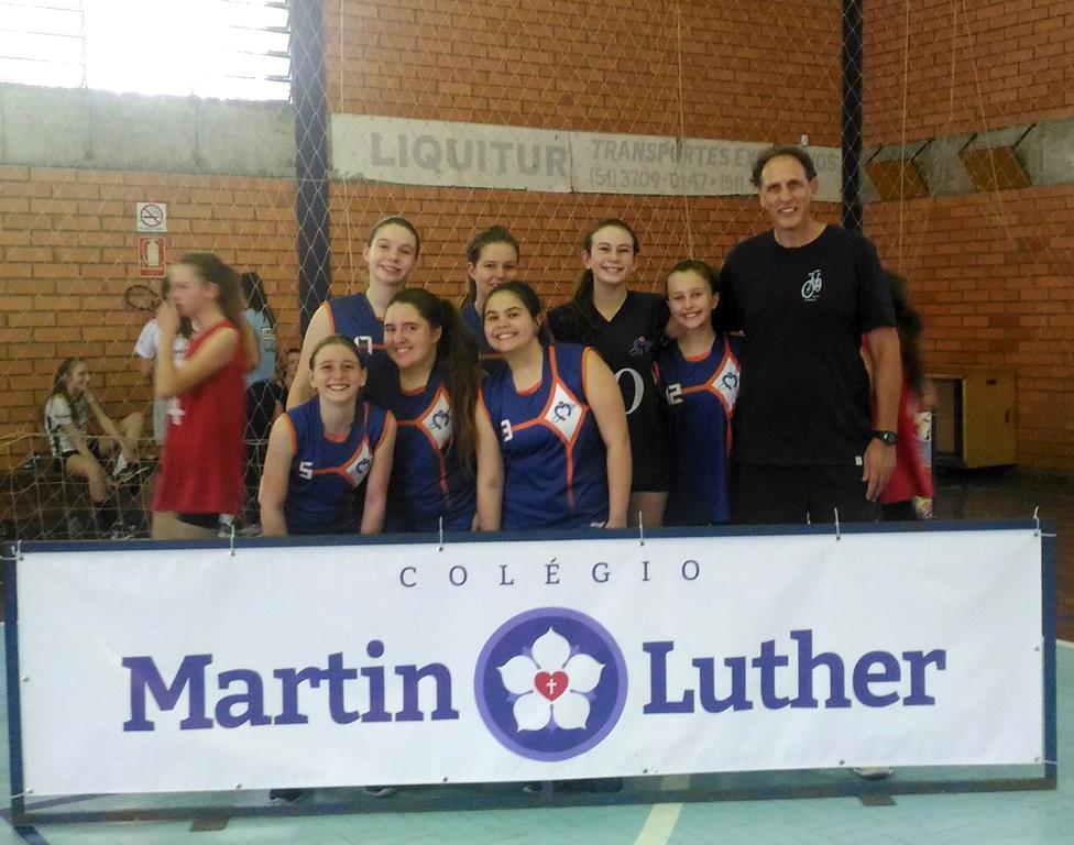 Equipe de voleibol do CMB tem destaque em Copa de Estrela