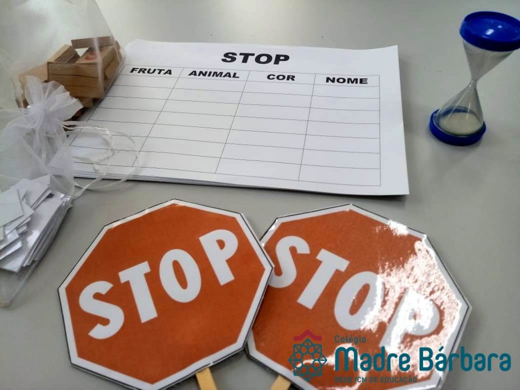 Jogo de Stop. Um jogo simples para crianças e adultos