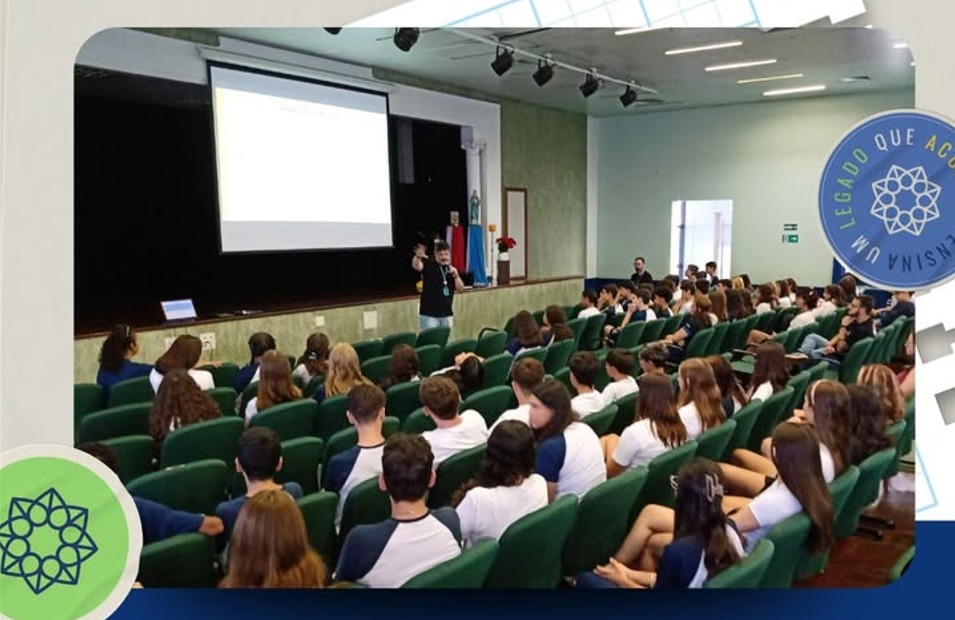 Alunos do Ensino Fundamental participando de orientação escolar em Rio Claro