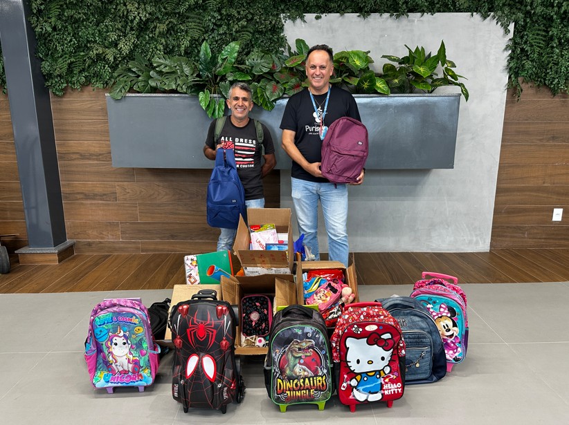 Alunos participando de ação solidária no Colégio Puríssimo Coração de Maria em Rio Claro