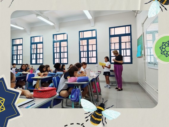 Alunos apresentando pesquisa sobre abelhas e vespas no Colégio Puríssimo em Rio Claro