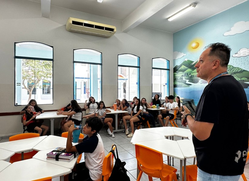 Alunos reunidos em encontro da Pastoral Escolar no Colégio Puríssimo Coração de Maria em Rio Claro