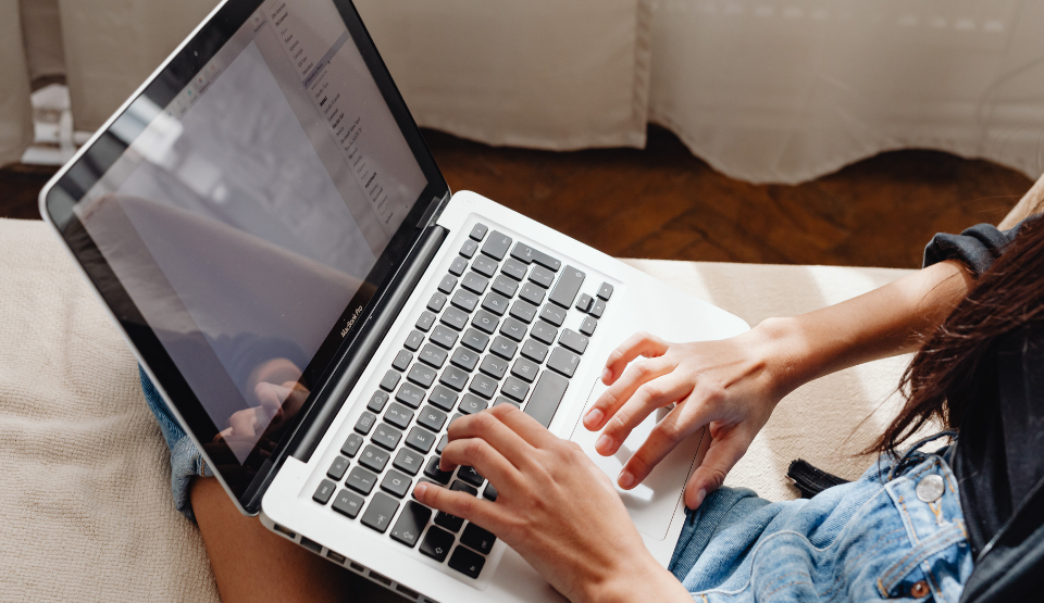 Alunos utilizando tecnologia em sala de aula no Colégio Puríssimo em Rio Claro